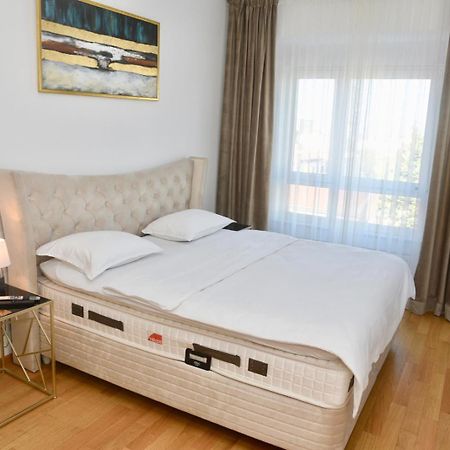 The Main Square Apartments Banja Luka Quarto foto